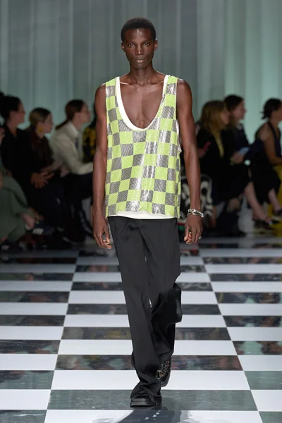 Look 70